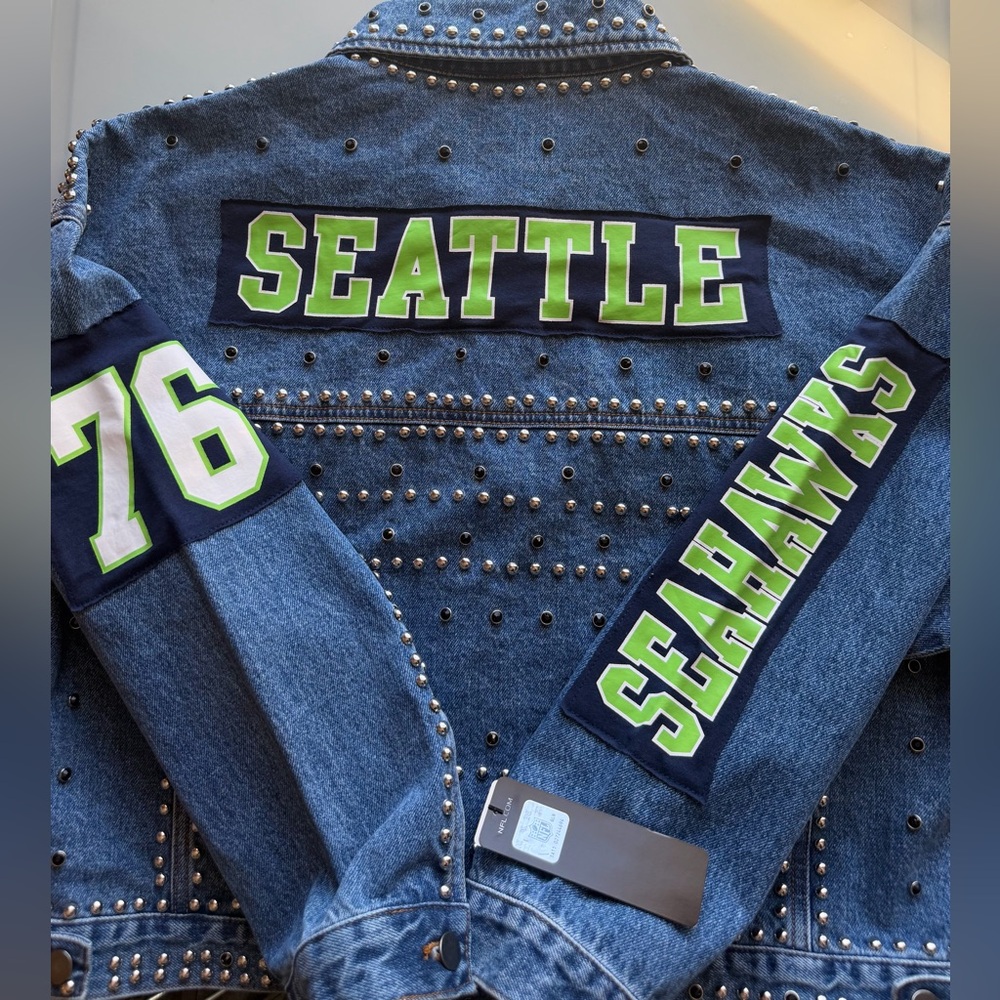 (L) NFL GIII 4Her By Carl Banks Game Ball Cropped Denim Jacket Seattle Seahawks